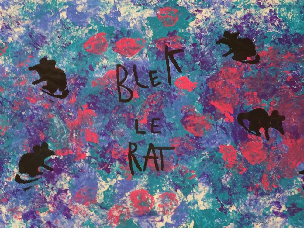 Peinture colorée et pochoir noir réalisé par un élève de l'école maternelle Glacière (13e) autour de l’œuvre [N.Y.C.] de l'artiste Blek le rat exposé lors de l'exposition de fin d'année.