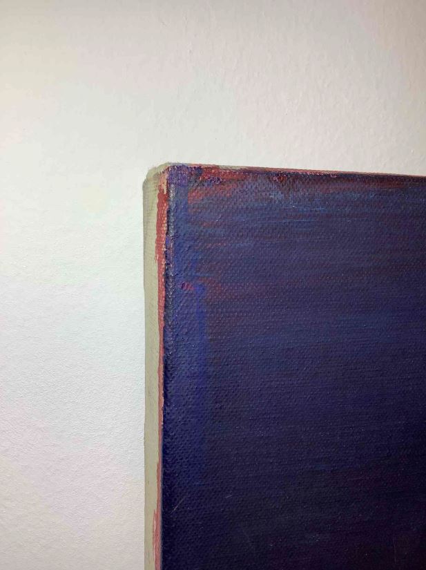 vue d'un détail d'un coin de toile peinte en bleu
