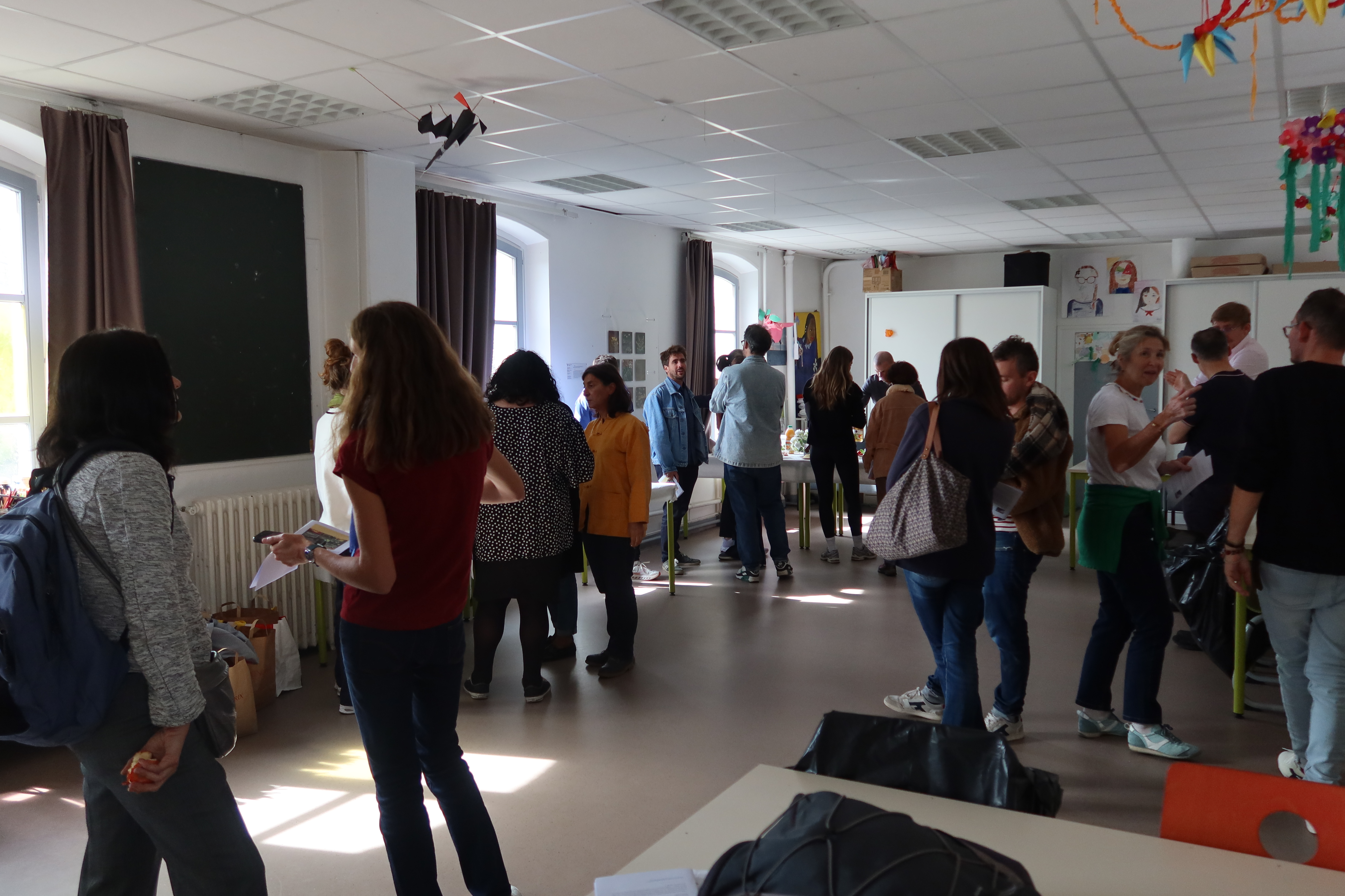 Présentation des [Obsidionales] de l'artiste Julien Audebert à l'équipe du collège Marx Dormoy (18e)