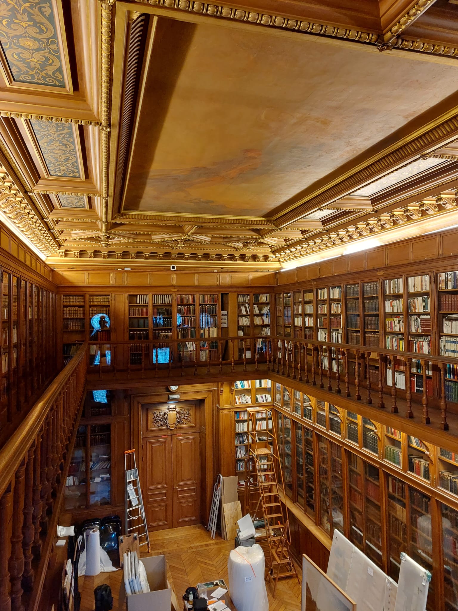 Vue en hauteur de la bibliothèque du Conseil de Paris, à l'Hôtel de Ville