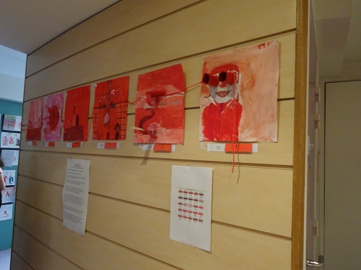 Illustrations d'expressions avec le mot rouge, liées par un "fil rouge". Travaux des élèves de CM2 de l'école Faubourg-Saint-Denis.