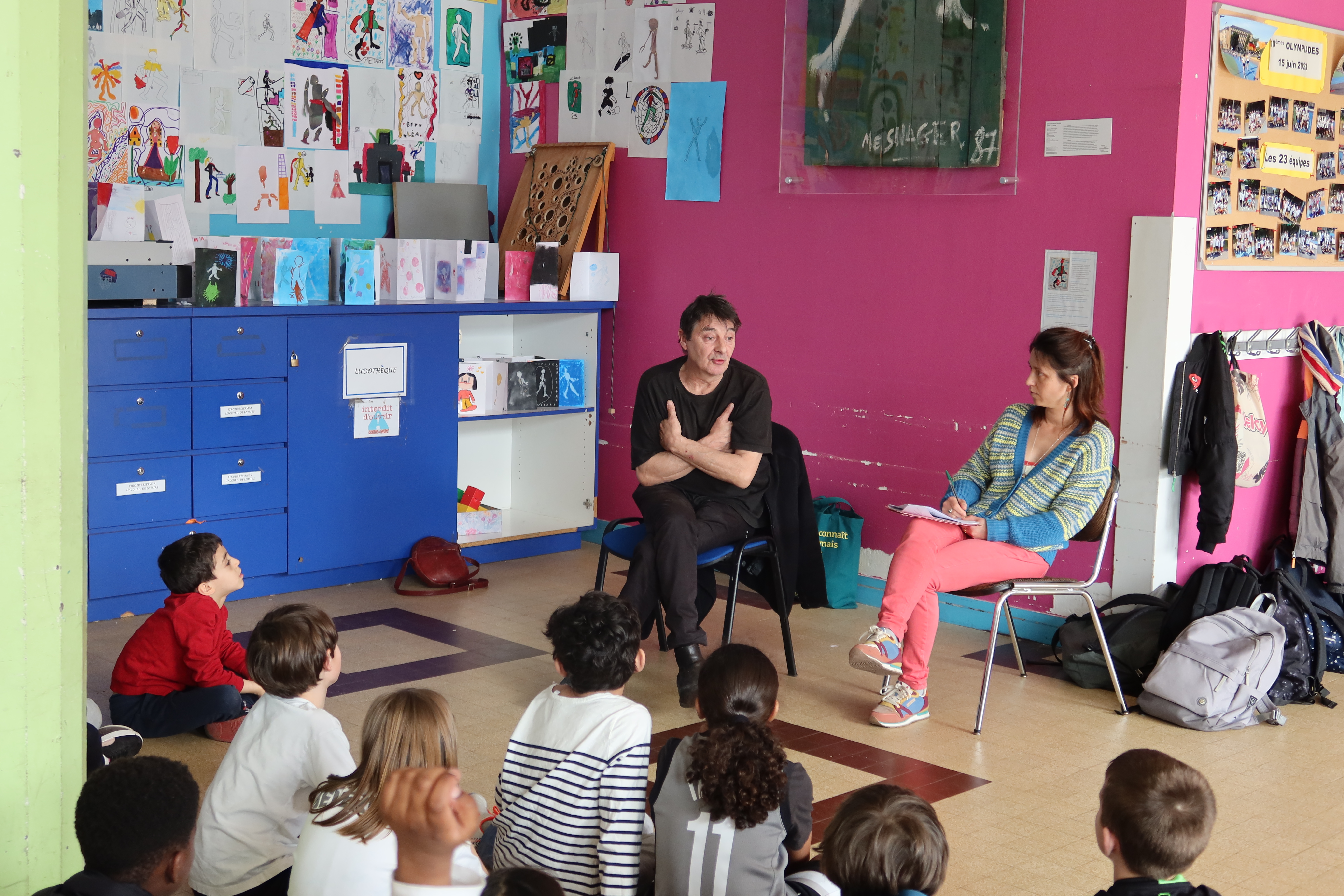 Echanges avec l'artiste Jérôme Mesnager à l'école élémentaire Jeanne d'Arc (13e)